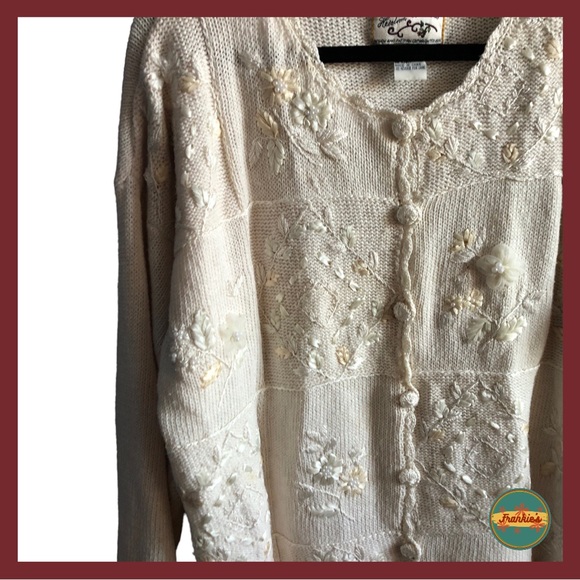 ✨Name Your Price Sale!✨ Heirloom Collectibles - Vintage Large White Knit Button - Picture 4 of 10